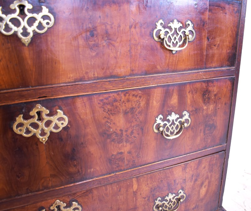 Yew wood chest of drawers - Image 8